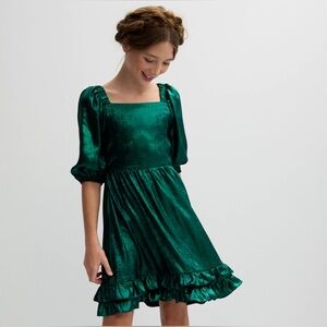 Juniors 12/14 Emerald Green Ruffle Bottom Puff Sleeve Holiday Dress